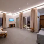 Domi Drymades Lodge *