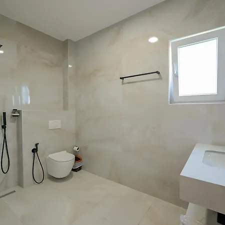 Domi Drymades אכסניה דרמי