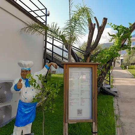 Domi Drymades אכסניה