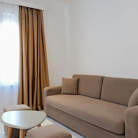 Domi Drymades אכסניה *