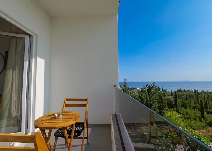 Domi Drymades Деревянный коттедж *